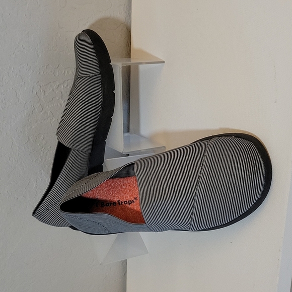 BARETRAPS Elastic Stretch Slip On Shoes 7M - Picture 1 of 9